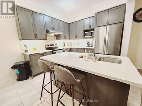 63 Alexandra Dr in Thorold, ON - Building Photo - Building Photo