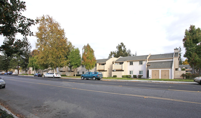 Moreland Apartments in San Jose, CA - Building Photo - Building Photo