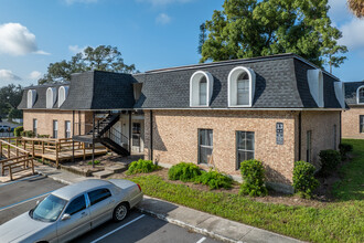 Grand Oaks in Jacksonville, FL - Foto de edificio - Building Photo