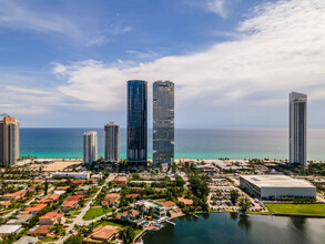 Turnberry Ocean Club Residence in Sunny Isles Beach, FL - Building Photo - Building Photo