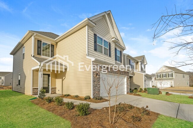 829 Pear Blossom Ct in Winston-Salem, NC - Building Photo - Building Photo