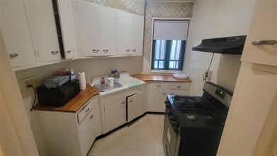 1596 Unionport Rd in Bronx, NY - Building Photo - Building Photo