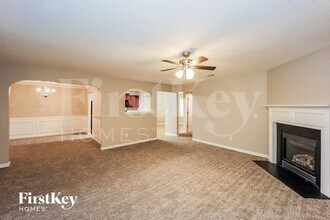 5440 Bluegrass Dr in Atlanta, GA - Foto de edificio - Building Photo