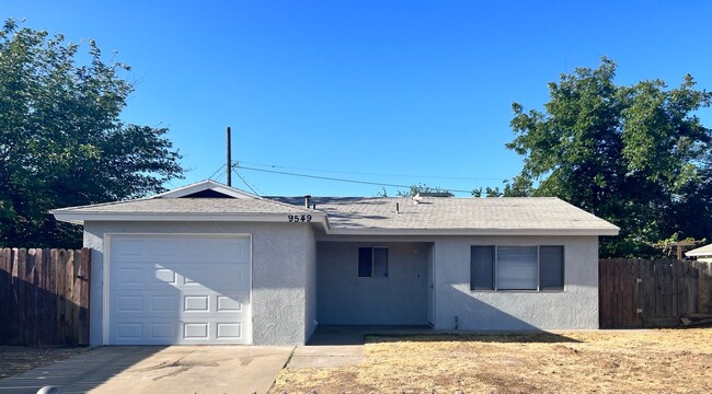 9549 Eastview Dr in Hanford, CA - Building Photo - Building Photo