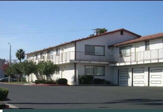 The Garden Apartments in Vista, CA - Foto de edificio - Building Photo