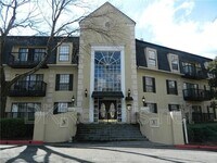 3107 Pine Heights Dr NE