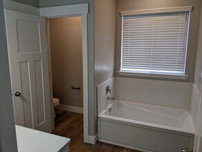 889 E 600 N in Hyde Park, UT - Foto de edificio - Building Photo