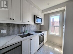 28-28 Boustead Ave in Toronto, ON - Building Photo - Building Photo