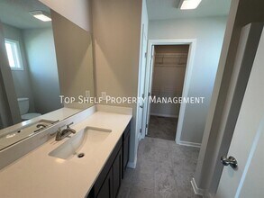 420 NW Compass Ave in Waukee, IA - Building Photo - Building Photo