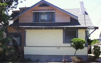 4074 Ingalls St in San Diego, CA - Foto de edificio - Building Photo