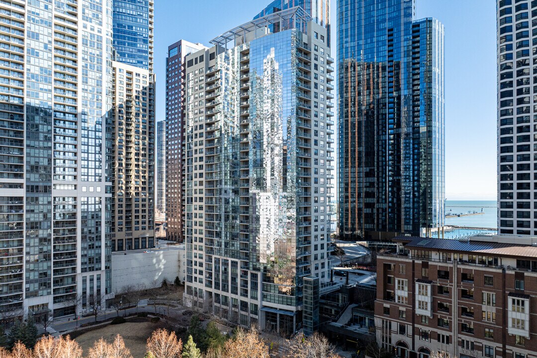 The Lancaster in Chicago, IL - Building Photo