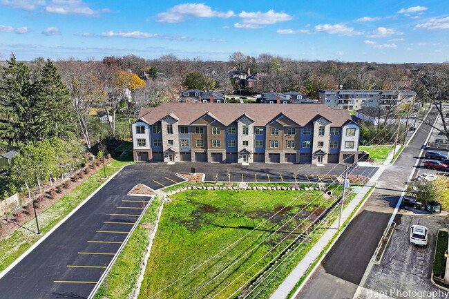 319 S Glendale Ave in Barrington, IL - Building Photo - Building Photo