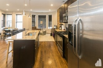 1218 W Diversey Pky, Unit 2 in Chicago, IL - Building Photo - Building Photo