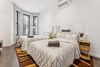 60 E 56th St in New York, NY - Building Photo - Building Photo