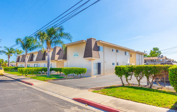 Century Townhomes in Manteca, CA - Building Photo - Primary Photo