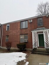 67 Mencel Cir in Bridgeport, CT - Building Photo - Building Photo