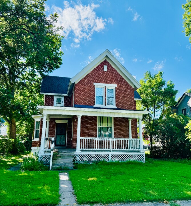 1018 8th St S in La crosse, WI - Foto de edificio