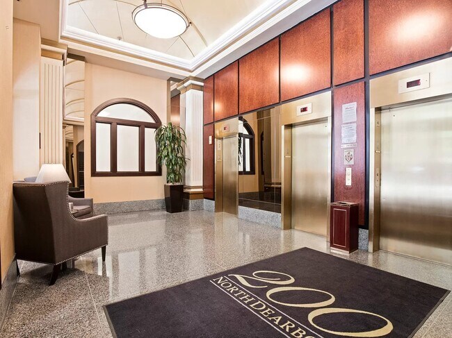 200 N Dearborn St, Unit 2202 in Chicago, IL - Building Photo - Building Photo