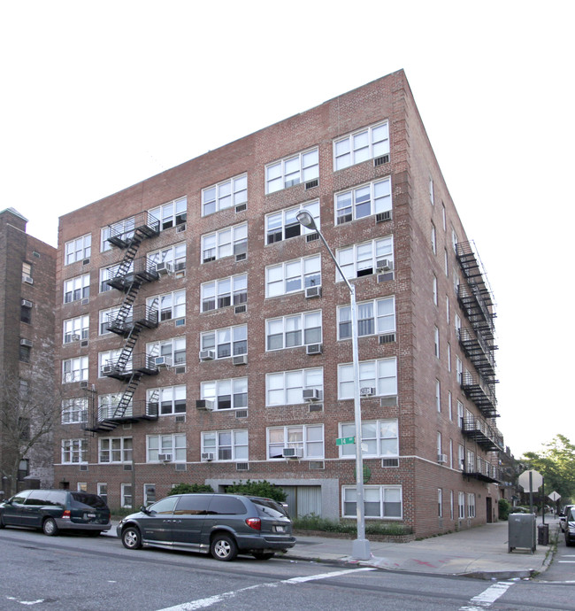 5619 14th Ave in Brooklyn, NY - Building Photo - Building Photo