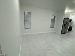 1775 Glenway Ct in Ft. Myers, FL - Foto de edificio - Building Photo