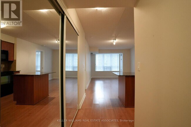 330-330 Burnhamthorpe Rd W in Mississauga, ON - Building Photo - Building Photo