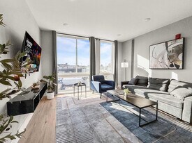 626 N Delaware Ave in Philadelphia, PA - Building Photo