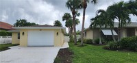 527 97th Ave N in Naples, FL - Foto de edificio - Building Photo