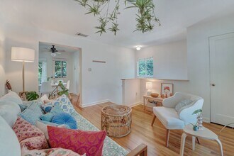 1300 Kirkwood Rd in Austin, TX - Building Photo - Building Photo