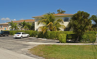 Pine Drive Villas in Pompano Beach, FL - Building Photo - Building Photo