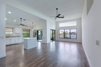 2843 SW Mariposa Cir in Palm City, FL - Building Photo - Building Photo
