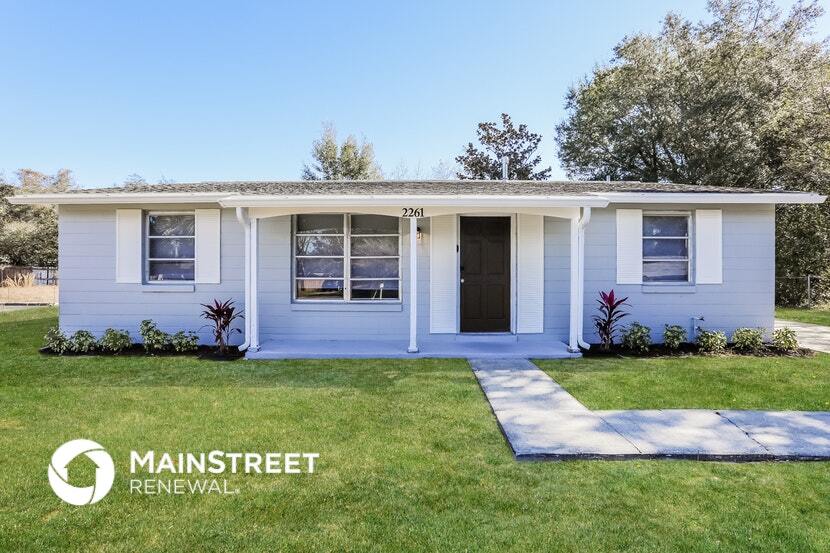 2261 Conway Dr in Deltona, FL - Foto de edificio