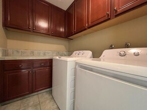 2890 E Huntington Blvd in Fresno, CA - Building Photo - Building Photo