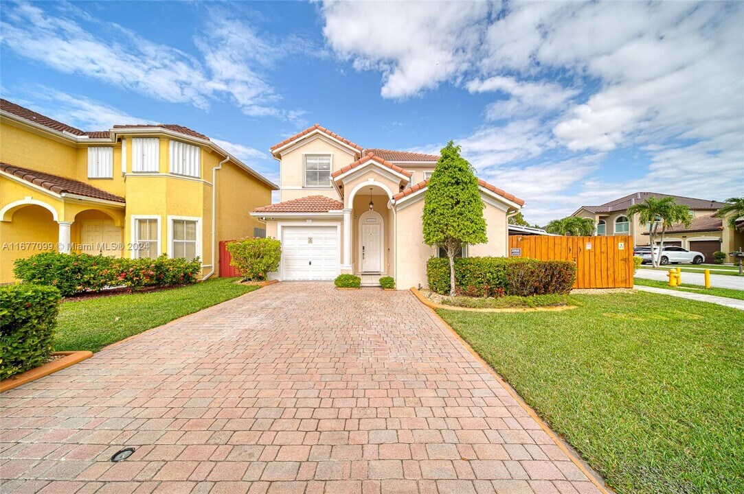16403 SW 79th Ln in Miami, FL - Building Photo