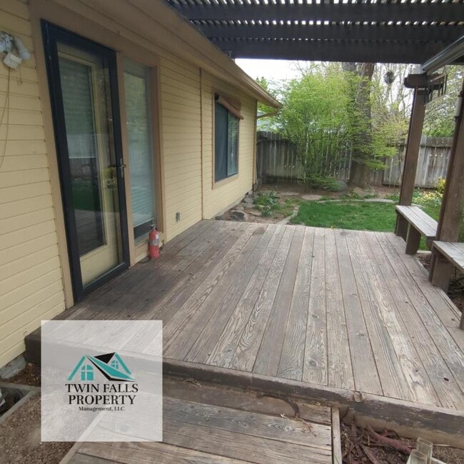 955 Wood River Dr in Twin Falls, ID - Building Photo - Building Photo