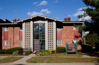 Green Meadows in Louisville, KY - Foto de edificio - Building Photo