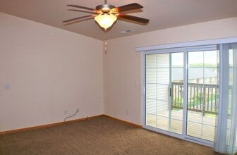 205 Prairie Rose Ln in Solon, IA - Building Photo - Building Photo