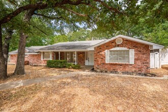 1108 Martha Dr in Bedford, TX - Building Photo - Building Photo