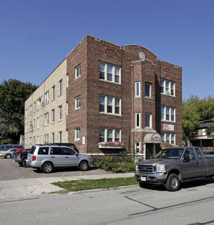 Astor Apartments in Racine, WI - Building Photo