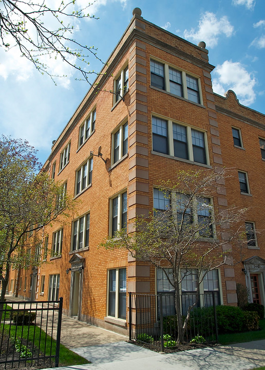 902-910 N. Austin Blvd. and 4-10 Iowa St. in Oak Park, IL - Foto de edificio