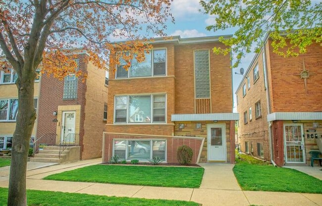 3602 Clarence Ave, Unit 1st floor