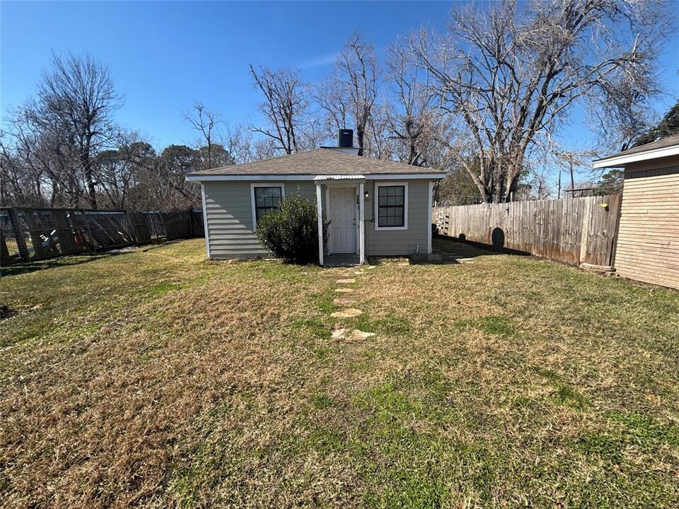 104 Harlton St in La Marque, TX - Building Photo