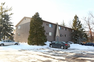 Oakwood Apartments in East Lansing, MI - Foto de edificio - Building Photo