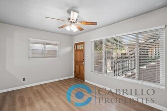 2110 Bacon St in San Diego, CA - Building Photo - Building Photo