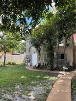 1350 SW 13th St in Miami, FL - Building Photo