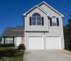 3895 English Valley Dr in Ellenwood, GA - Building Photo