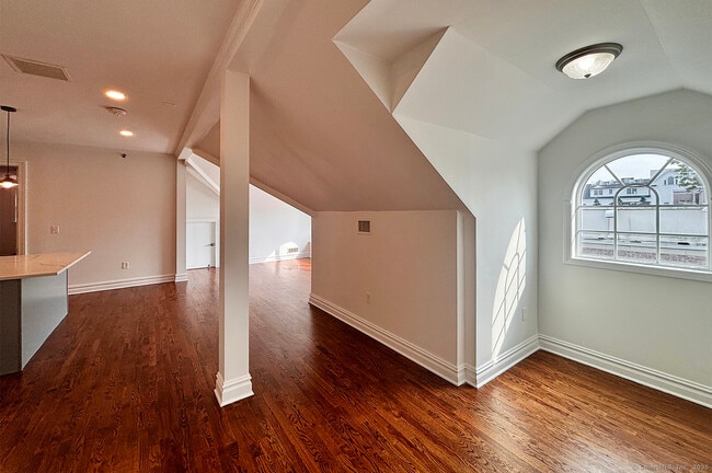 1125 Post Rd in Fairfield, CT - Building Photo - Building Photo