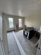 10 Hunting St, Unit 1 in Cambridge, MA - Foto de edificio - Building Photo