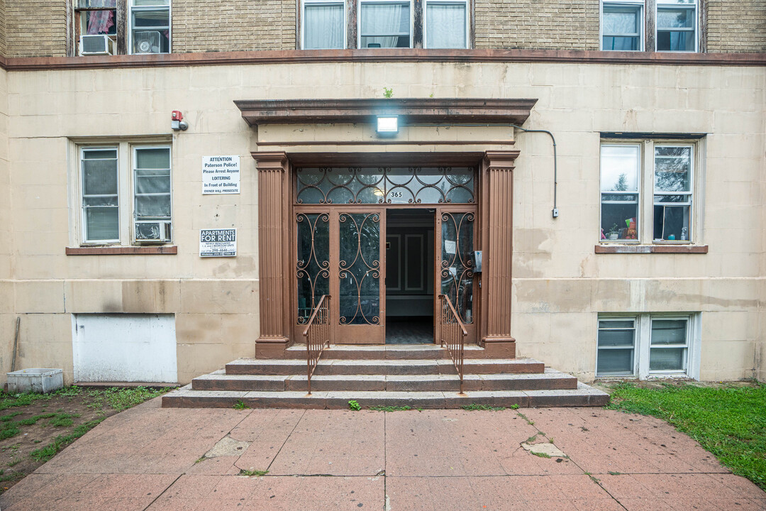 365 12th Avenue Apartments in Paterson, NJ - Foto de edificio