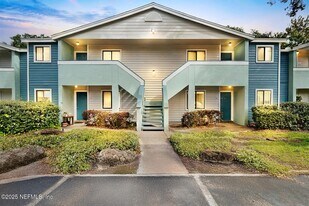 2768 Jimmy Buffett Mem Hwy in Atlantic Beach, FL - Building Photo