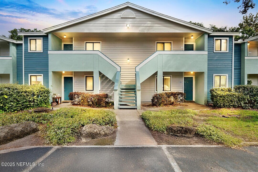 2768 Jimmy Buffett Mem Hwy in Atlantic Beach, FL - Building Photo